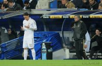 FUSSBALL International  COPA DEL REY  11/12:  Mesut Oezil (Real Madrid) betet