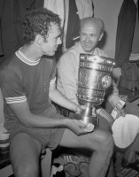 Fussball DFB Pokalfinale Saison 1968/1969: Franz Beckenbauer (FC Bayern) mit DFB Pokal