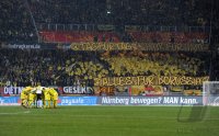 Fussball 1. Bundesliga : BVB Kreis zu Spielbeginn vor der Fankurve