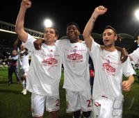 FUSSBALL  International CHL 09/10: JUBEL Philipp Lahm, David Alaba, Diego Contento (v.li., FCB)