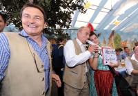 Fussball 2. Bundesliga : TSV 1860 Muenchen auf dem Oktoberfest