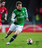 FUSSBALL, EUROPA LEAGUE SECHZEHNTELFINALE: Werder Bremen, BARGFREDE am Ball