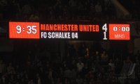 Fussball CHL  Saison 2010/2011: Anzeigentafel im Old Trafford mit dem Ergebniss 4:1