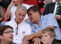 FUSSBALL 1. Bundesliga 2013/2014:  Bonhof (Borussia Moenchengladbach) und Praesidiumsmitglied  Meyer  (Borussia Moenchengladbach)