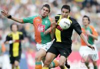 Fussball 1. Bundesliga: Bremen - Dortmund, Zweikampf