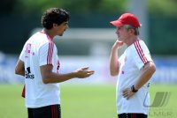 Fussball 1. Bundesliga Saison   2011/2012 : Fitnesstrainer Marcelo Martins , Trainer Jupp Heynckes  (v. li., FC Bayern Muenchen)