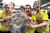 Fussball 1. Bundesliga : Marcel Schmelzer, Nuri Sahin, Mats Julian Hummels (v. li., Borussia Dortmund)  jubel mit Schale