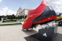 FUSSBALL EURO 2008: Ueberdimensionale Fu&sect;ballschuhe
