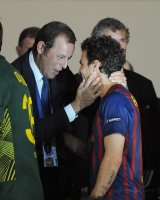 Fussball UEFA SUPER CUP 2011: Praesident  Rosell (FC Barcelona ) und  Fabregas (Barca)