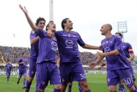 FUSSBALL SERIE A:   Jubel mit Gonzalo Rodriguez , Luca Toni , Borja Valero (v. li. AC Florenz)