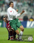 Fussball 1. Bundesliga: Bremen -Bayern, Zweikampf