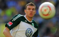 Fussball: 1. Bundesliga Saison 2010/2011: Wolfsburg, DZEKO Einzelaktion