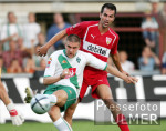 Fussball Ligapokal: Bremen - Stuttgart, Zweikampf