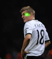 Fussball International EM 2012 - Qualifikation:  Toni KROOS (Deutschland) / Laser
