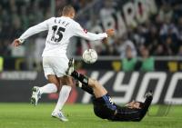 Fussball 1. Bundesliga: Gladbach - Hamburg, Zweikampf