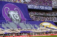 Fussball Primera Division El Clasico 14/15: Real Madrid Fans mit einer Choreographie