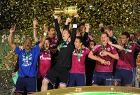 Fussball: DFB Pokal Finale: Jefferson Farfan , Alexander Baumjohann , Torwart Manuel Neuer , Benedikt Hoewedes , Joel Matip (v. li., FC Schalke 04)