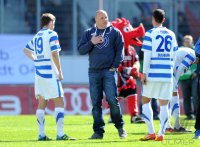 Fussball 2. Bundesliga:  Enttaeuschung nach dem Spiel, Zvonko Pamic  (li,) mit Trainer Oliver Reck (Mitte, MSV Duisburg) und Tanju Oeztuerk