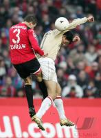 Fussball 1. Bundesliga: Hannover - Bayern, Zweikampf