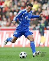 Fussball 1. Bundesliga: Schalke, JONES Einzelaktion