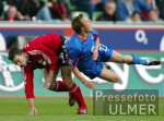 Fussball Bundesliga: Leverkusen - Kaiserslautern, Zweikampf