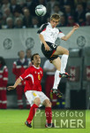 Fussball: Deutschland - Malta, Zweikampf