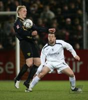 Fussball 2. Bundesliga: Aachen - 60 Muenchen, Zweikampf