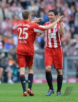 Fussball 1. Bundesliga : JUBEL  VAN BOMMEL  und MUELLER   (FC Bayern Muenchen)