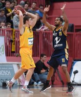Basketball 1. Bundesliga 14/15 Hauptrunde:  Walter Tigers Tuebingen - Alba Berlin