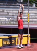 Leichtathletik: Hochspringen Lukas Gaertner (TV Rottenburg) trainiert im Rottenburger Hohenberstadion