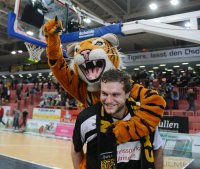 Basketball 1. Bundesliga 2012/2013:  Walter Tigers Tuebingen - Fraport Skyliners Frankfurt