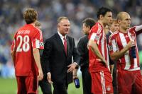Fussball Champions League Finale: Holger Badstuber mit Karl Heinz Rummenigge, Mark van Bommel, Arjen Robben  (v. li., FCB)