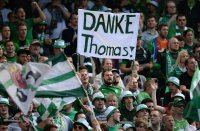 Fussball 1. Bundesliga  Saison  2012/2013: SV Werder Bremen Fans bedanken sich bei Ex Trainer Thomas Schaaf