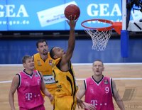 Basketball 1. Bundesliga 13/14:  Walter Tigers Tuebingen - Telekom Baskets Bonn