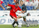 Fussball Bundesliga: Hannover 96 - 1860 Muenchen, Zweikampf