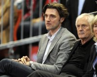 Basketball 1. Bundesliga 2011/2012:  Sportdirektor Marko Pesic mit Bernd Rauch (v. li., FC Bayern Muenchen)