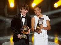 Fussball FIFA Ballon d Or 2010  Weltfussballer 2010  Lionel Messi (li, ARG) mit Weltfussballerin Marta (re, BRA)