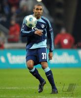 FUSSBALL UEFA CUP: Schalke, ENGELAAR Einzelaktion