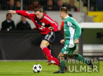 Fussball CL: Leverkusen - Maccabi Haifa, Zweikampf