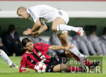 Fussball CHL, Leverkusen - Madrid, Zweikampf