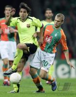 Fussball Champions League: Bremen - Barcelona, Zweikampf