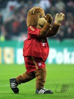 Fussball DFB Pokal 11/12 :  JUBEL Maskottchen Bernie  (FC Bayern Muenchen)