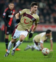 Fussball: 1. Bundesliga Saison 2010/2011: Hannover, STOPPELKAMP am Ball