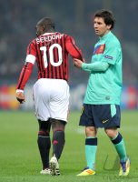 Fussball CHL  Saison 2011/2012:  Clarence Seedorf (li, AC Mailand) mit Lionel Messi (Barca)