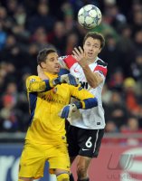 Fussball CHL  Saison 2011/2012:  Torwart Yann Sommer (li, FC Basel) gegen Jonny Evans (Manchester United FC)