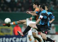 Fussball Champions League: Bremen - Udinese, Zweikampf