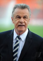 Fussball CHL  Saison 2011/2012:  Trainer Ottmar HITZFELD (Schweiz)