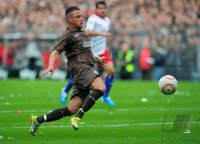 Fussball, 1. Bundesliga, Saison 2010/2011: St. Pauli: NAKI am Ball