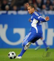 FUSSBALL 1. BUNDESLIGA: Schalke: JONES Einzelaktion