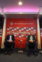 Fussball 1. Bundesliga Saison   2011/2012 :  Karl-Heinz Rummenigge,  Trainer Jupp Heynckes  (v. li., FC Bayern Muenchen)